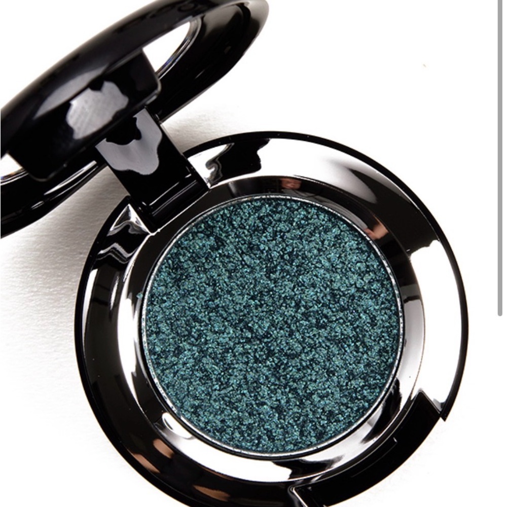 MAC emerald cut dazzelshadow extreme eyeshadow